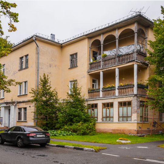 Главная улица, 1