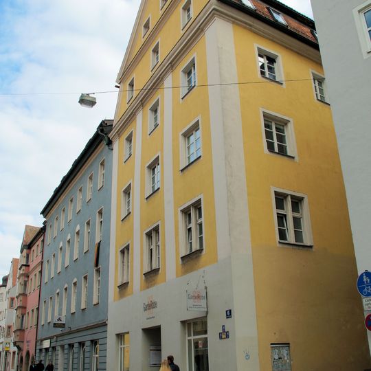 Wohnhaus, ehemals Gaststätte Zum goldenen Bären