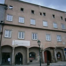 Bürgerhaus mit Teil der inneren Stadtmauer und Zwinger