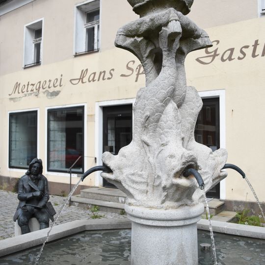 Brunnenfigur des sogenannten Delphinbrunnens