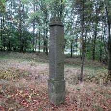 Kříž západně od Holyně