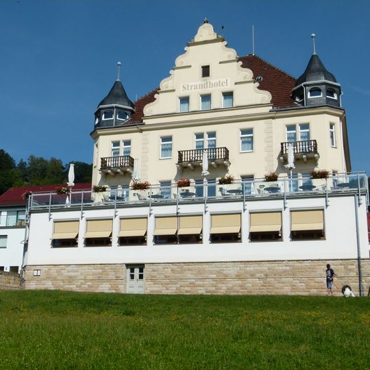 Hotelbau in offener Bebauung Markt 9
