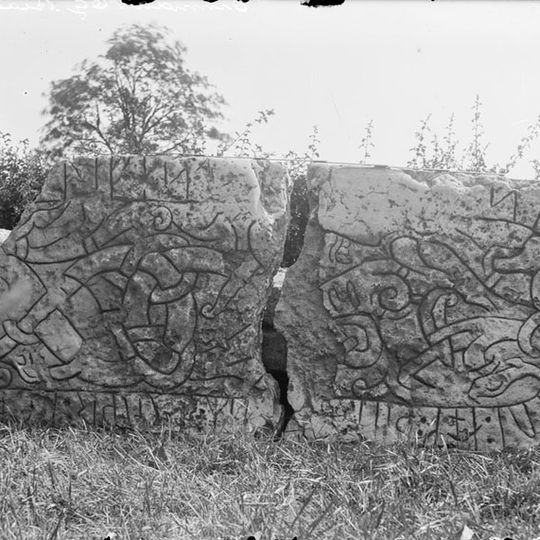 Östergötlands runinskrifter 2