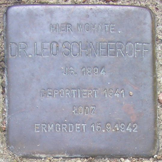 Stolperstein dedicated to Leo Schneeroff