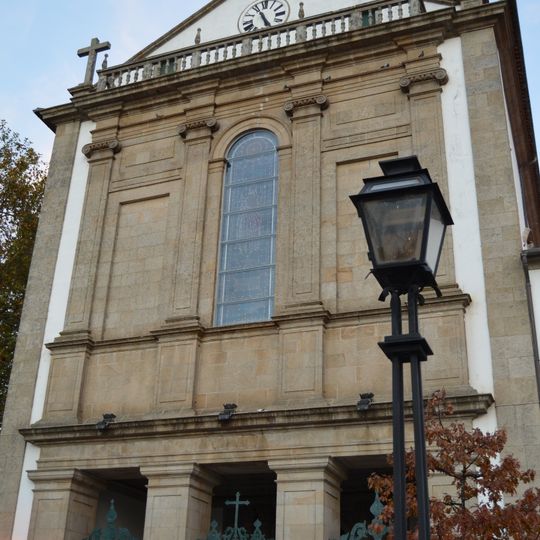 Conjunto constituido pela Igreja e Casa do Mosteiro de São Salvador de Moreira