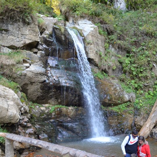 Mendelikha Waterfalls