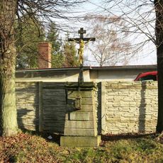 Kříž u domu Brtnická 46 ve Velkém Šenově