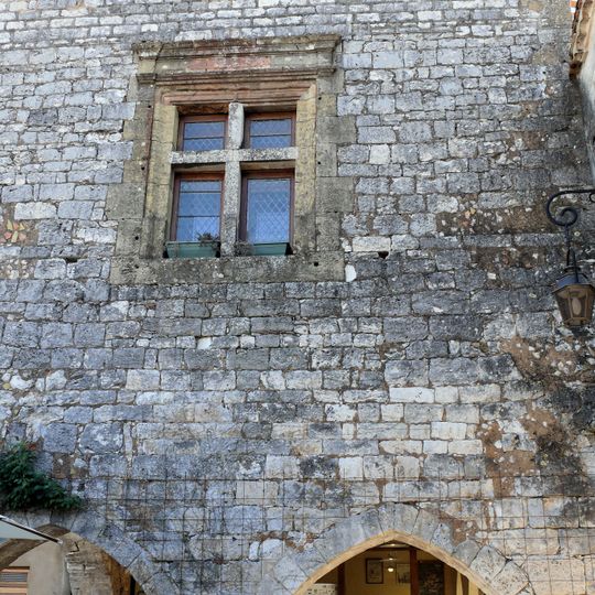 Maison d'angle à couvert, 24bis rue Notre-Dame