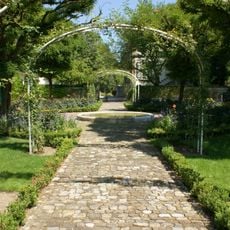 Decorative fountain Bümpliz castle rose garden