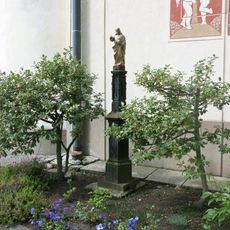 Socha Krista u jižní zdi kostela svaté Kunhuty v Novém Městě na Moravě