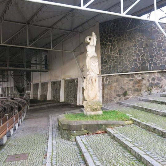 Socha Totem v areálu letního kina v Ústí nad Labem