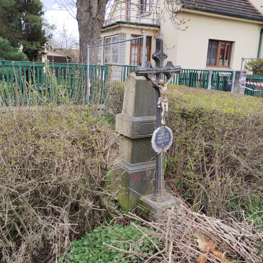 Kříž u křižovatky v Rakovicích