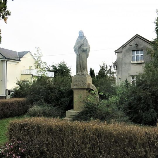 Pomník Jana Husa na Husově náměstí ve Velkém Oseku