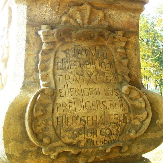 Socha svatého Františka Xaverského za kostelem v Markvarticích