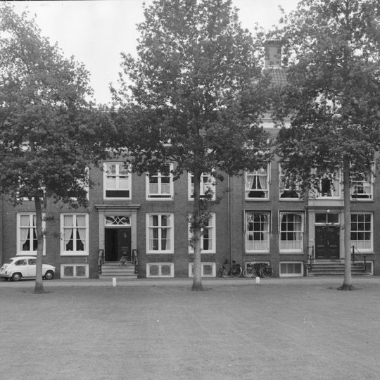 Pand met vooruitspringende lijstgevel