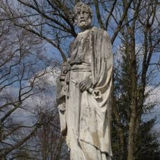 Socha svatého Pavla před kostelem v Nalžovských Horách