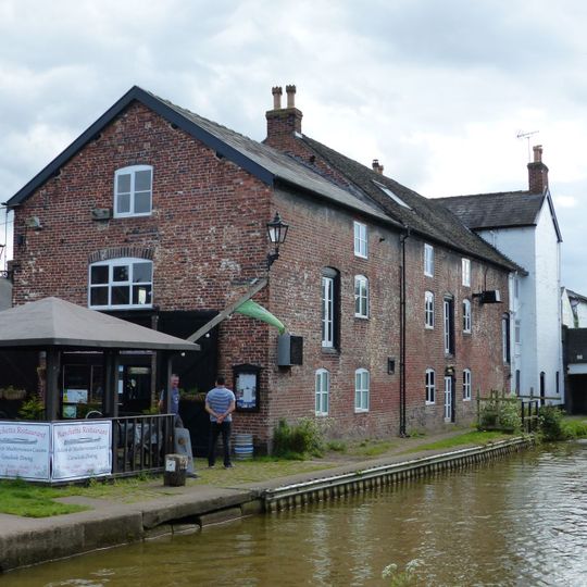 Trent and Mersey Canal House and attached warehouse