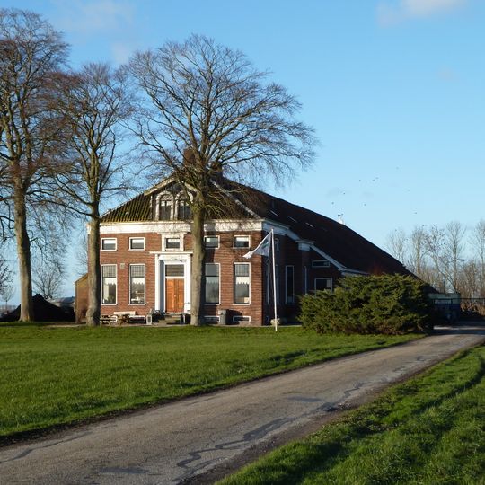 Oldambtster boerderij in traditioneel-ambachtelijke stijl met eclectische elementen