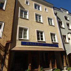 Wohn- und Geschäftshaus