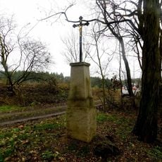 Kříž u cesty severně od Bernartic