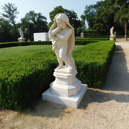 Putti Zima v zámeckém parku ve Slavkově