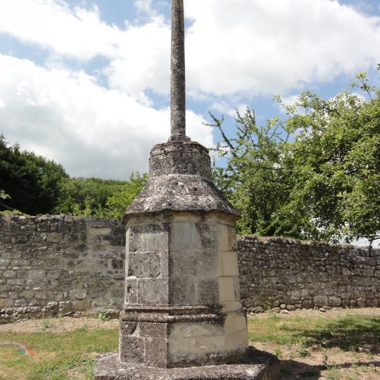Croix monumentale de Pernant