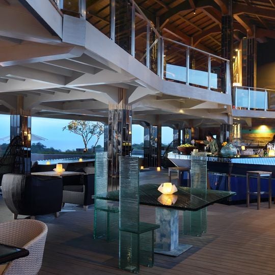 UNIQUE Rooftop Bar & Restaurant