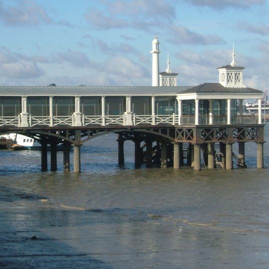 Gravesend town pier