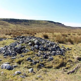 Round cairn, 120m south of King's Crags