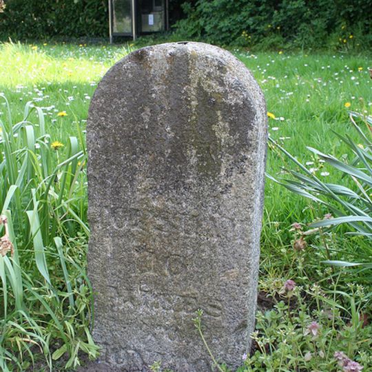 Milestone, Clyst Road, Topsham, 10m S of turn to Highfield nr phone box and post box