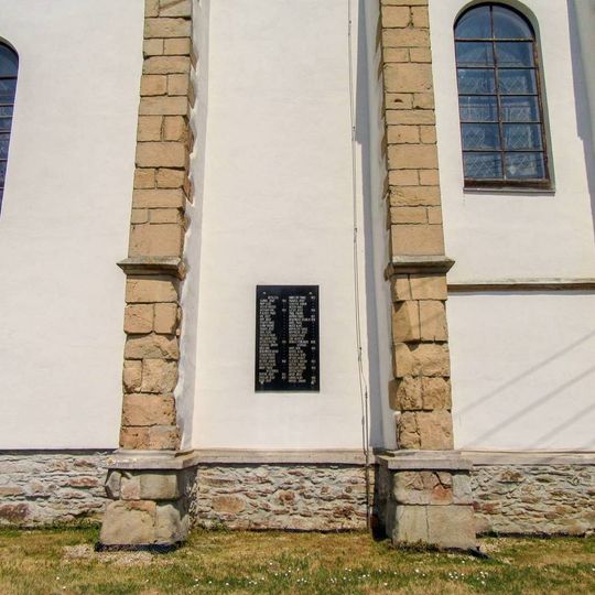 Pamětní desky v Dolní Dlouhé Loučce na Šumvaldské ulici