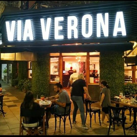 Via Verona Caffé y pizza napoletana