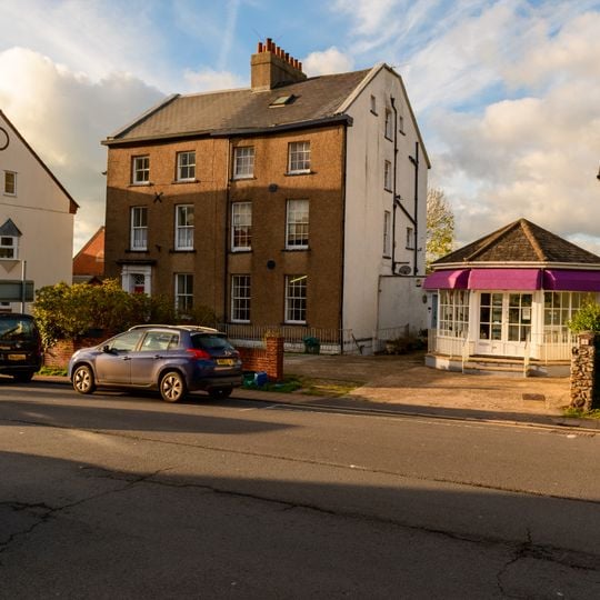 3 And 5, High Street