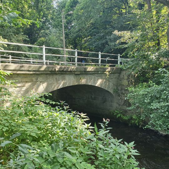 Einbogige Sandsteinbrücke in der Nähe der Mühle Rennersdorf-Neudörfel