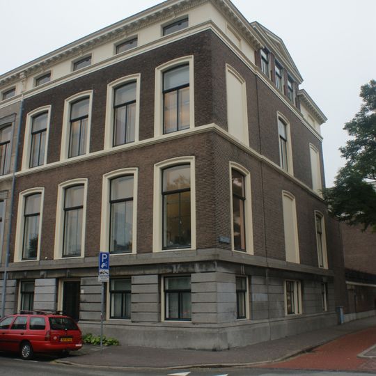 Statig woonhuis van harmonische architectuur