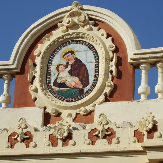 Retablo cerámico de San Antonio de Padua en la calle Florista 15