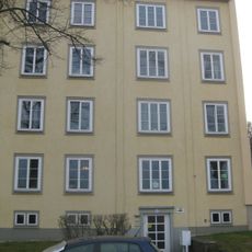 Wohnhaus einer Wohnhauszeile (mit Haydnstraße 2-6), mit Vorgarten Neefestraße 81a