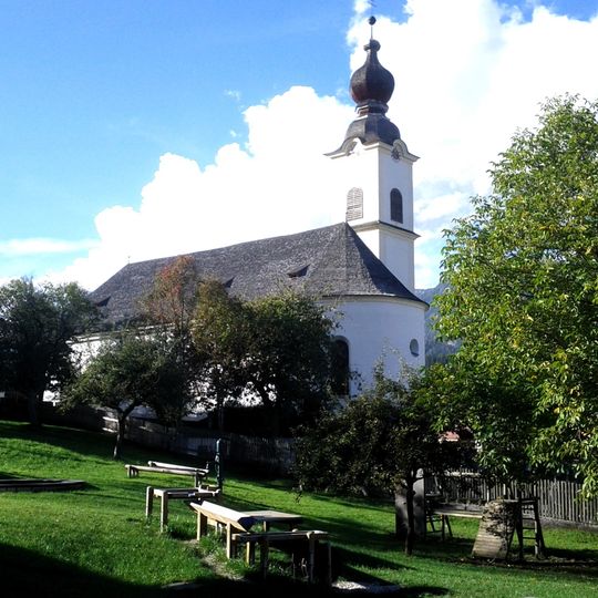 Kath. Pfarrkirche hl. Johannes d. T. und Friedhof