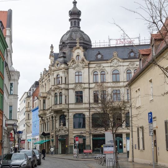 Wohn- und Geschäftshaus in Ecklage Hauptmarkt 9; 10