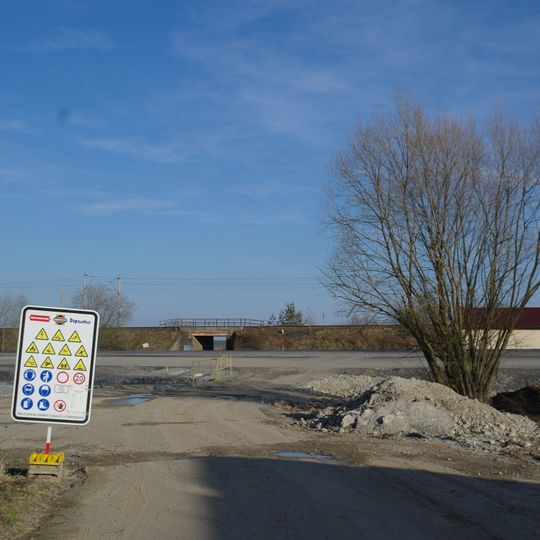 Železniční most přes cestu u Švamberku