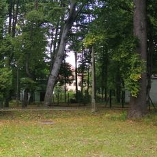 Karłuszowiec Palace Complex - park