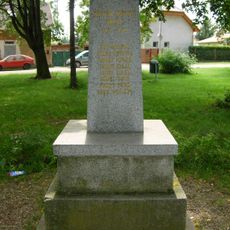 Pomník padlým v parku v Nádražní ulici v Hovorčovicích