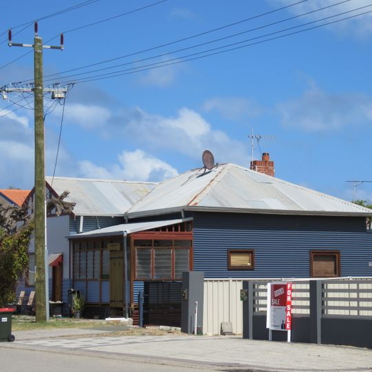 Residence 44 Penguin Road, Shoalwater