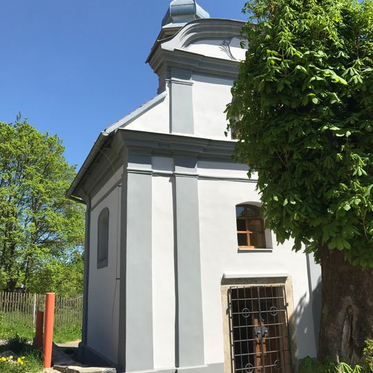 Kaple na návsi ve Velké Javorské