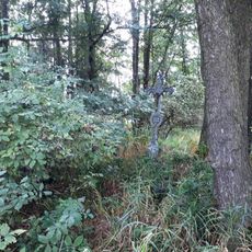 Kříž severně od Dírné u rybníka Novina