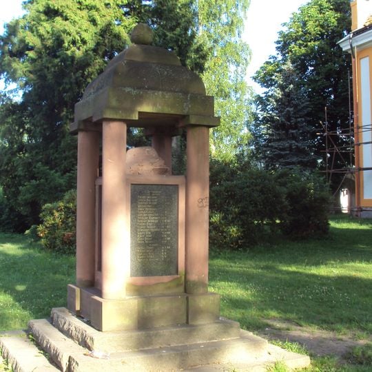 Pomník padlým v 1.světové válce u kostela v Skalici u České Lípy