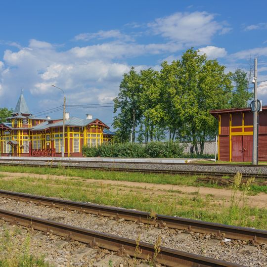 Ensemble of historical buildings on Kuzhenkino railway station
