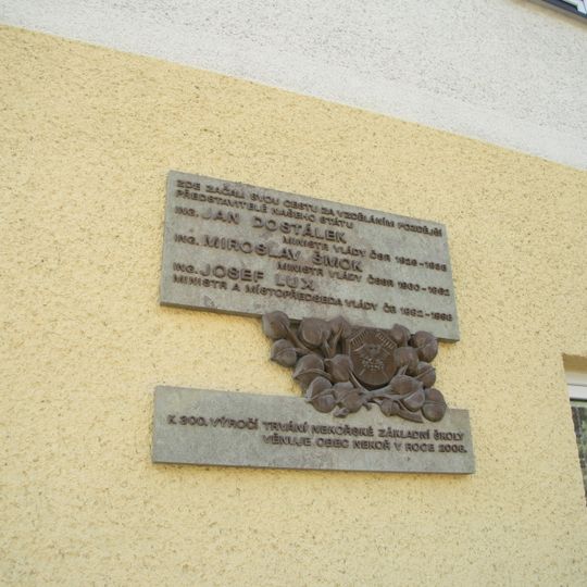 Pamětní deska Jana Dostálka, Miroslava Šmoka a Josefa Luxe v Nekoři