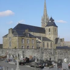 Église prieurale Saint-Pierre et Saint-Paul de Bazouges-la-Pérouse