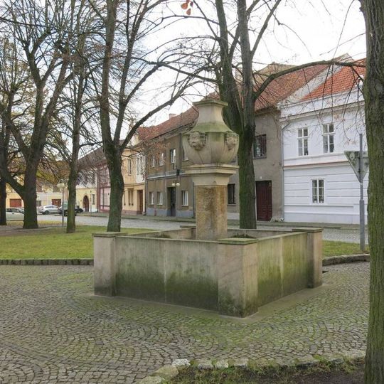 Kašna u kostela svatého Václava v Budyni nad Ohří